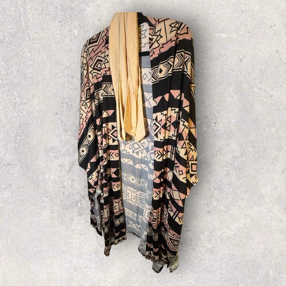 NWT Lularoe Savannah Large / XLarge Pink, Black, White Geometric Print Kimono